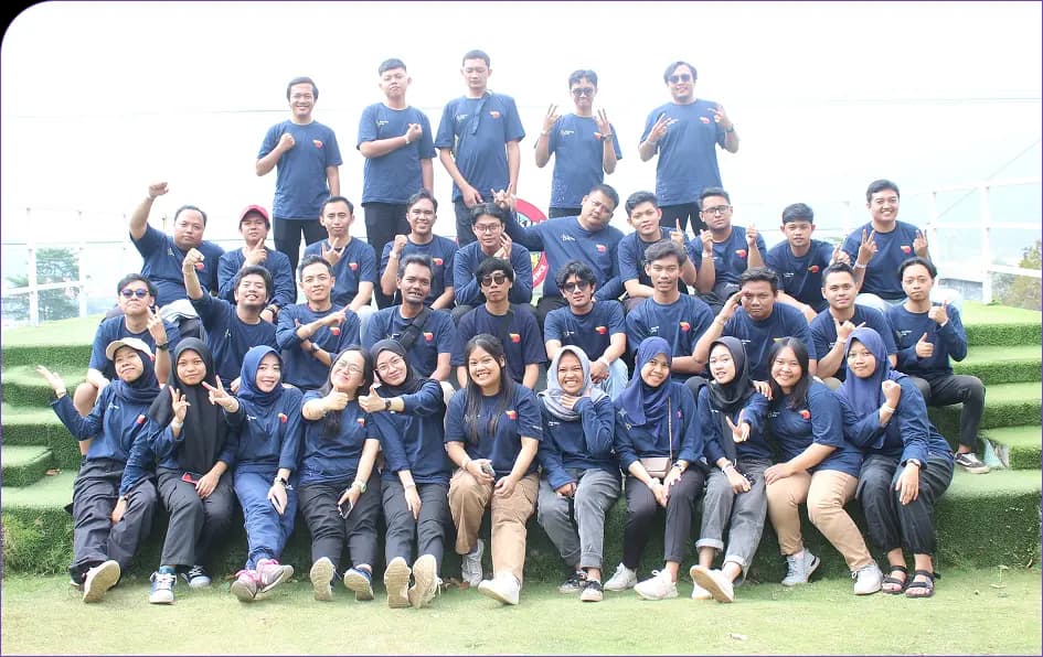 DeskTeam360 in-house team group photo.